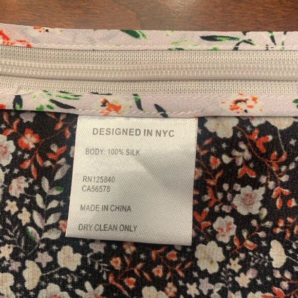 🔥Intermix floral 100% silk blouse🔥size 6 NWT - Picture 4 of 5